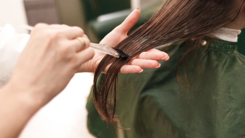 8 Cara Mengatasi Rambut Kusut, Kering, & Susah Disisir, Dijamin Ampuh ...